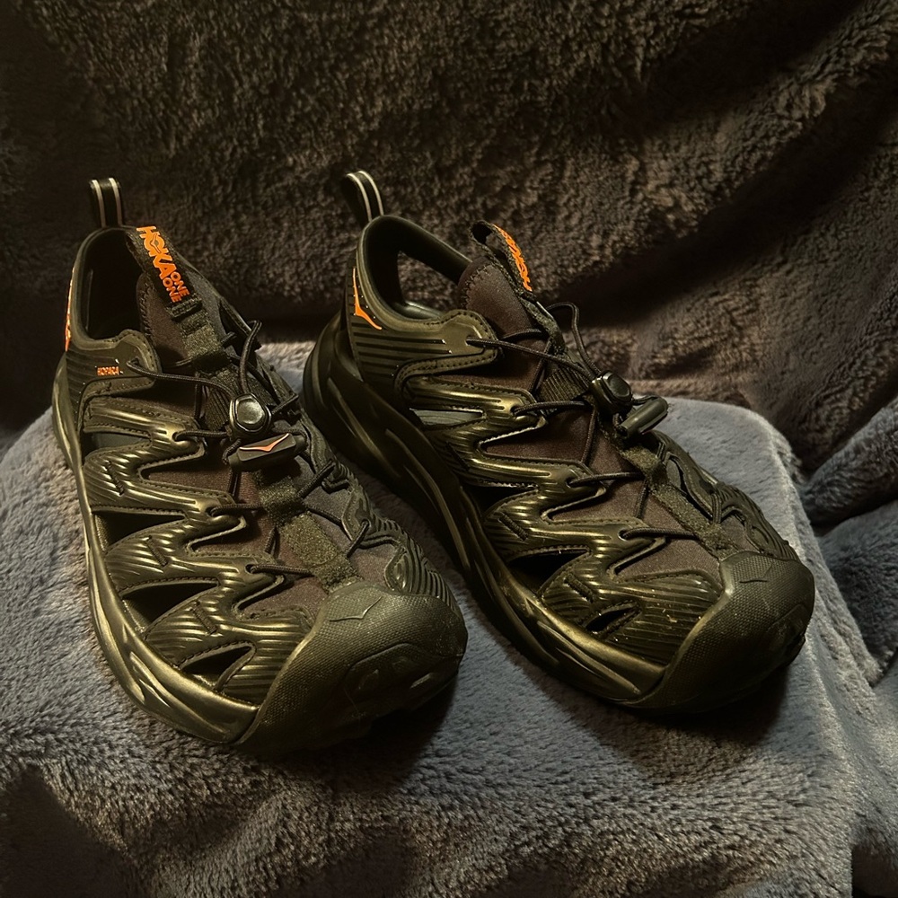 NWOT Hoka One One Hopara Women's Black and Orange Sandal
